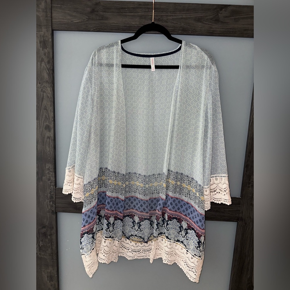 Xhilaration Light Blue Printed Kimono with Cream Lace Trim